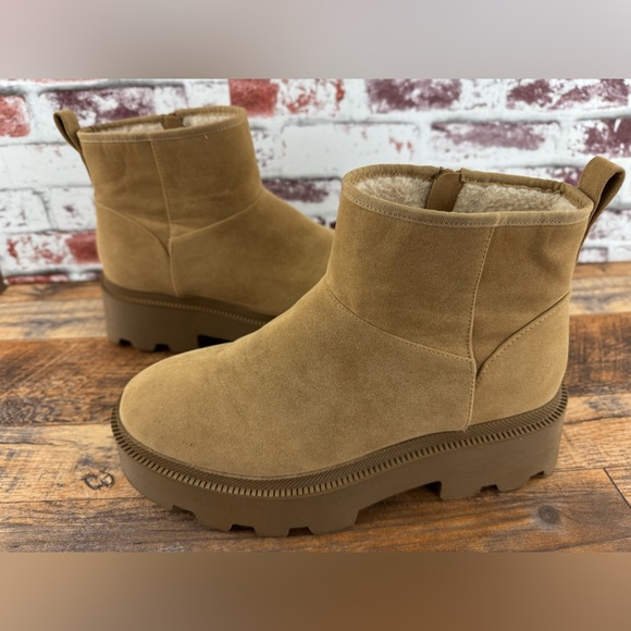 Universal Thread Shoes - Universal Thread Women's Faux Fur Lining, Side Zipper, Chunky Heel Boots, Size 9